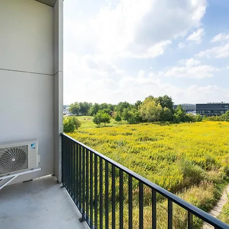 Lägenhet Elegant With Air Conditioning Near The Airport In By Renters