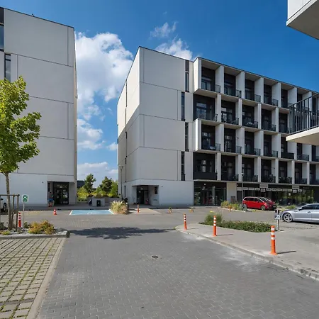 Elegant With Air Conditioning Near The Airport In By Renters Lägenhet