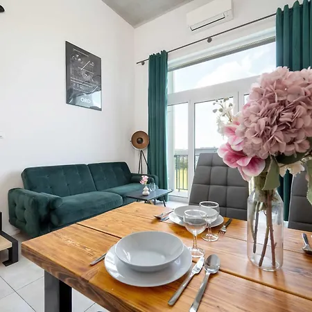 Lägenhet Elegant With Air Conditioning Near The Airport In By Renters *
