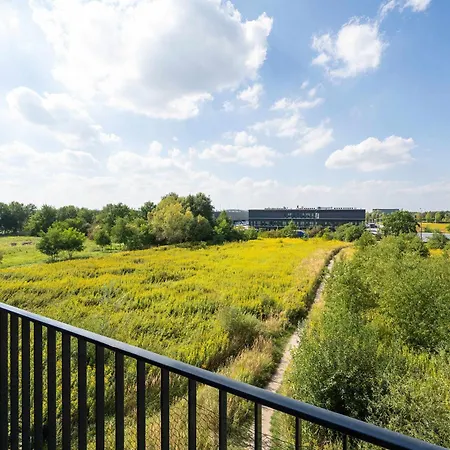 Lägenhet Elegant With Air Conditioning Near The Airport In By Renters *