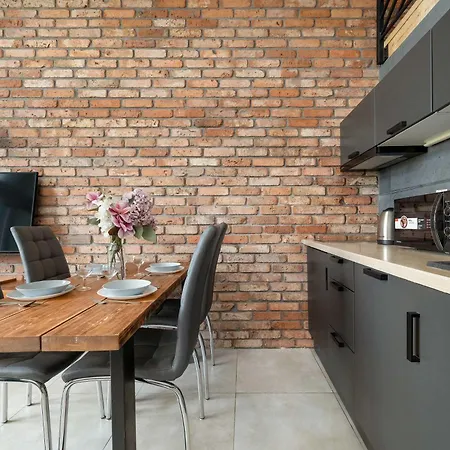 Appartement Elegant With Air Conditioning Near The Airport In By Renters Wrocław