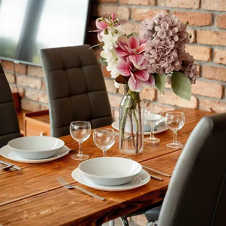 Elegant With Air Conditioning Near The Airport In By Renters Appartement *