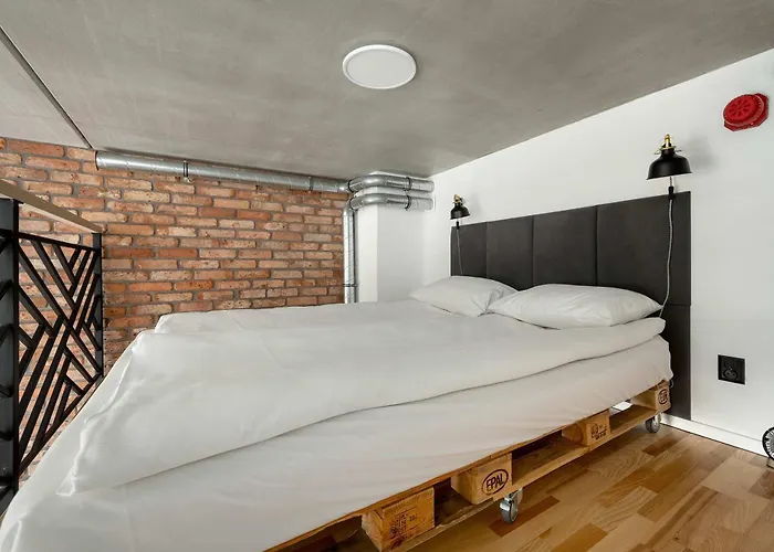 Elegant With Air Conditioning Near The Airport In By Renters Apartment *