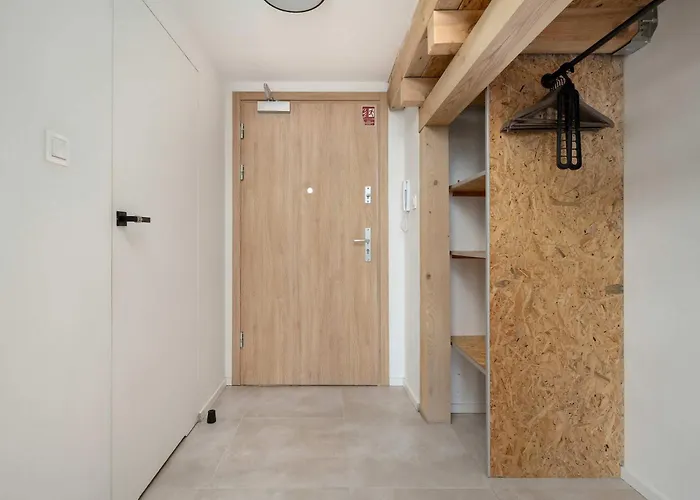 Apartamento Elegant With Air Conditioning Near The Airport In By Renters Breslavia