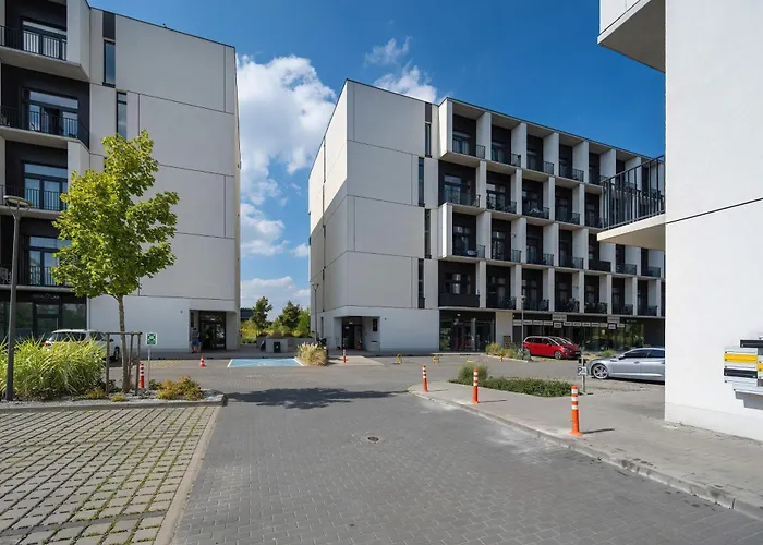 Elegant With Air Conditioning Near The Airport In By Renters Apartment